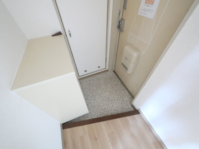 サンレイディアンスOkudaの玄関|明るい玄関です