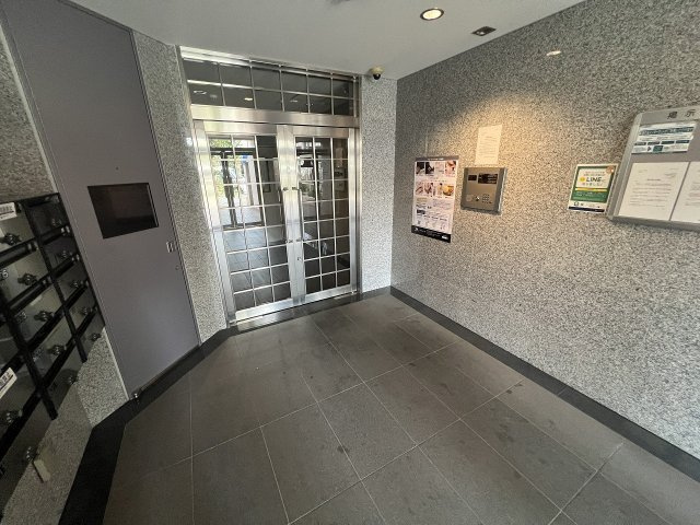 フローライト蛍池のエントランス