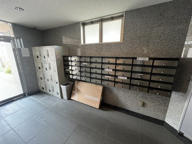 フローライト蛍池のロビー