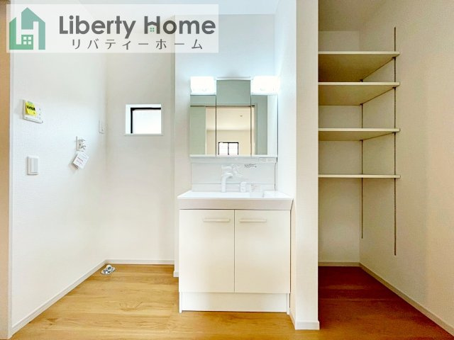 日立市東金沢町8期　新築戸建の独立洗面台