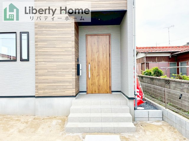 日立市東金沢町8期　新築戸建の玄関