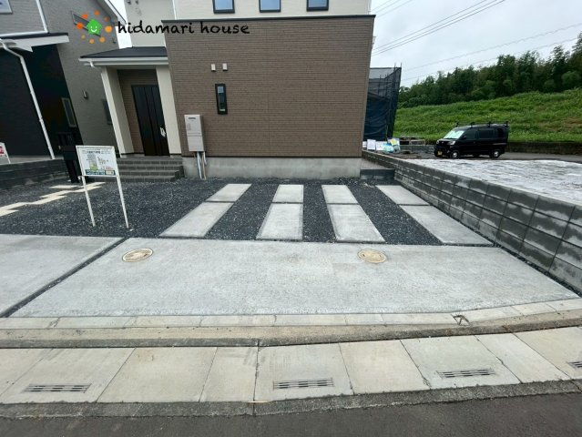 川島町下伊草　中古戸建　いろどりアイタウン　02の駐車場