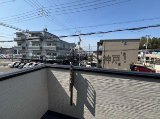 【バルコニー】 | 神戸市西区北別府5丁目　新築戸建2号棟　仲介手数料無料！ | バルコニーからの眺めを楽しみながら食事をしませんか