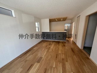 【居間・リビング】 | 神戸市西区北別府5丁目　新築戸建2号棟　仲介手数料無料！ | 居間です