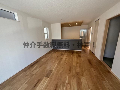 【居間・リビング】 | 神戸市西区北別府5丁目　新築戸建2号棟　仲介手数料無料！ | 居間です