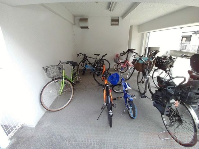 ベルシャトーの駐車場
