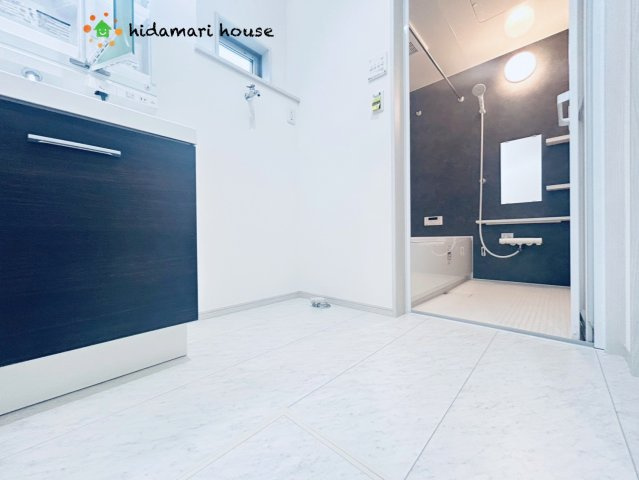 川島町下伊草　新築戸建　いろどりアイタウン　11の脱衣所