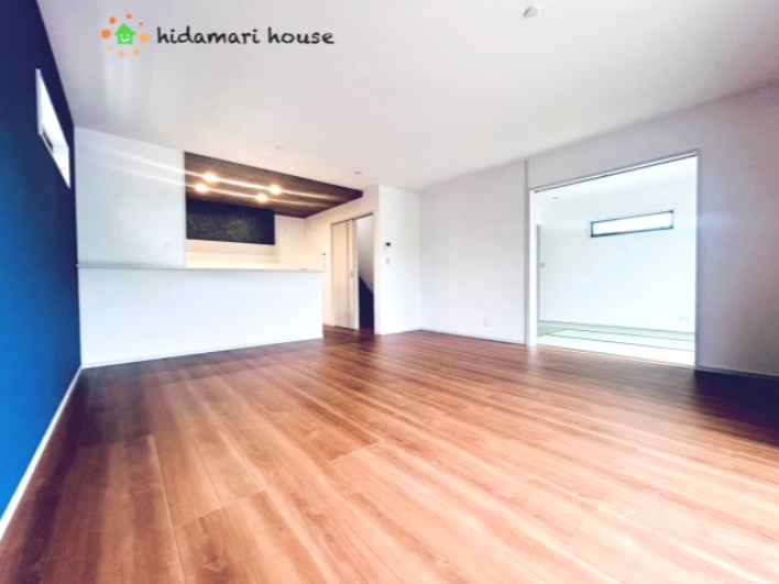 川島町下伊草　新築戸建　いろどりアイタウン　11の居間・リビング|LDK18.1帖