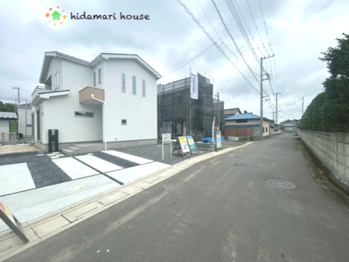 川島町下伊草　新築戸建　いろどりアイタウン　11の前面道路含む現地写真