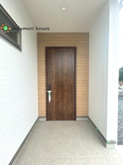 川島町下伊草　新築戸建　いろどりアイタウン　11の玄関