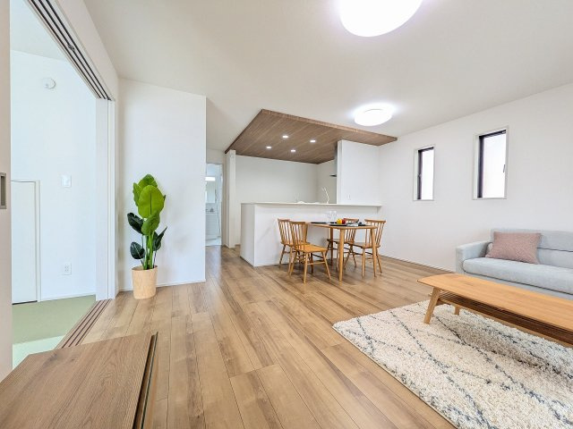八王子市　石川町　新築一戸建て　６期の居間・リビング|～16.0帖の明るいLDKで、家族団欒の時間をお過ごしいただけます～