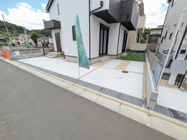 八王子市　石川町　新築一戸建て　６期の駐車場|～2台駐車可能カースペース付き～