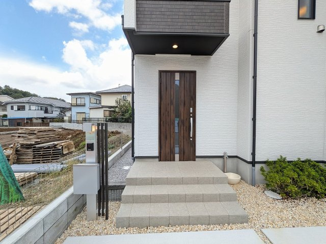 八王子市　石川町　新築一戸建て　６期の玄関|～玄関は安心のWロックキーを採用～