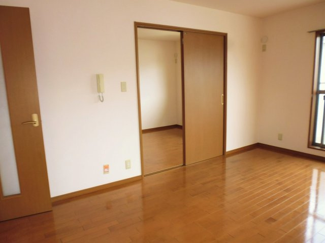 ラフィーネ二ツ屋の居間・リビング