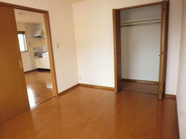 ラフィーネ二ツ屋の洋室