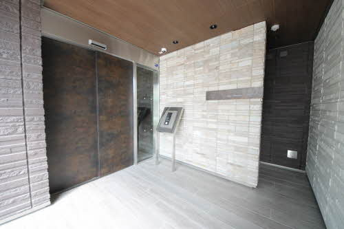 シャーメゾン コンフォーザのエントランス