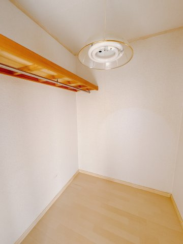 【中古戸建】伊勢崎市連取元町の収納|■ウォークインクローゼット