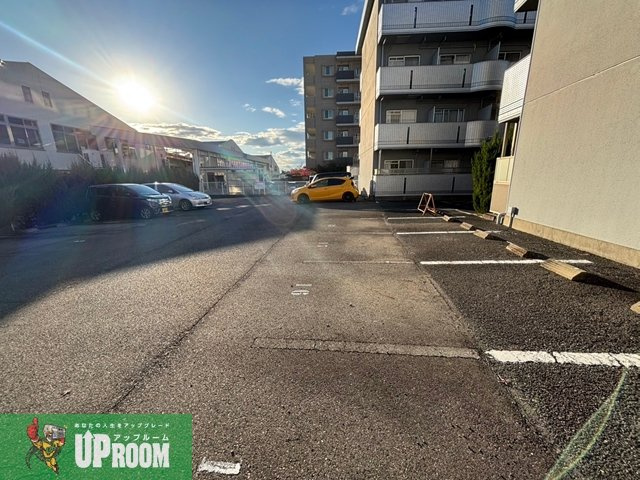 クレールショーワIIIの駐車場