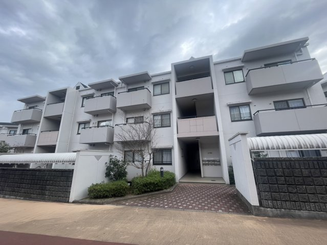 ひらかた北山アミスタ6号棟の外観|新しい生活にいかがでしょうか？外観はお住まいの顔になります。こだわりたいポイントですね。水回りリフォームやリノベーションも承ってます。
■現地見学・資金計画相談・住宅ローン相談もお問合せ受付中■