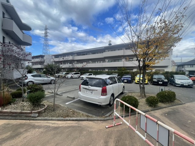 ひらかた北山アミスタ6号棟の駐車場|■物件内覧・資金計画相談・住宅ローン相談、リフォーム相談、お問合せ受付中■
※当日・翌日のご内覧、ご相談はお電話でのお問合せがスムーズです！