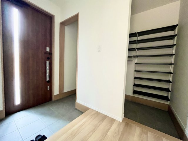 売新築戸建　中央区小沢渡町の玄関|靴が多い方にも！