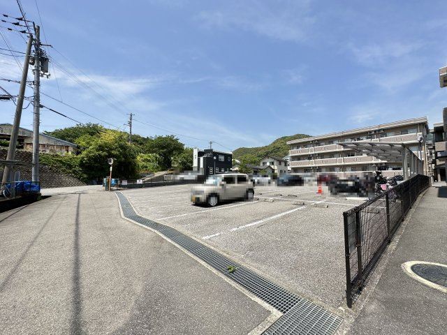 ガーデンハイツ永野Ⅴの駐車場