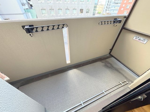 日大ロイヤル西中島のバルコニー