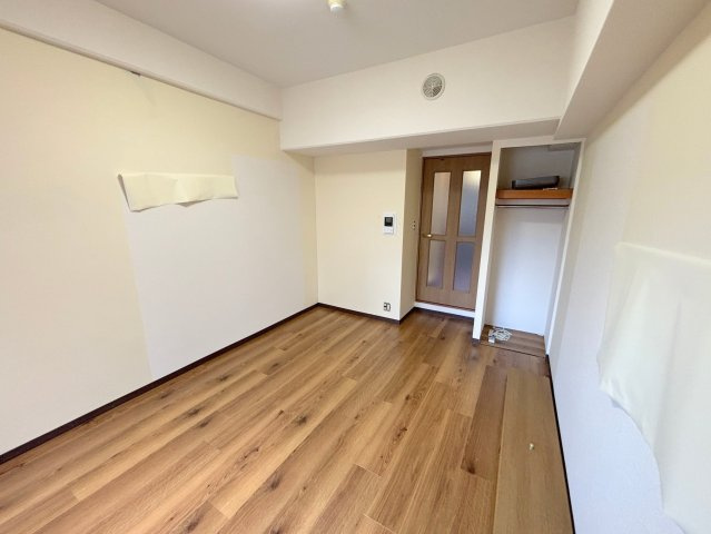 日大ロイヤル西中島の洋室