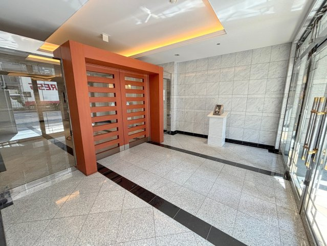 日大ロイヤル西中島のロビー