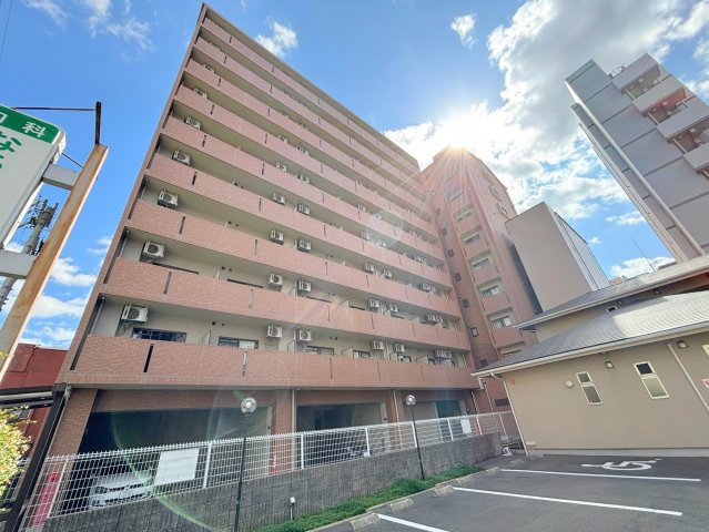 日大ロイヤル西中島の外観