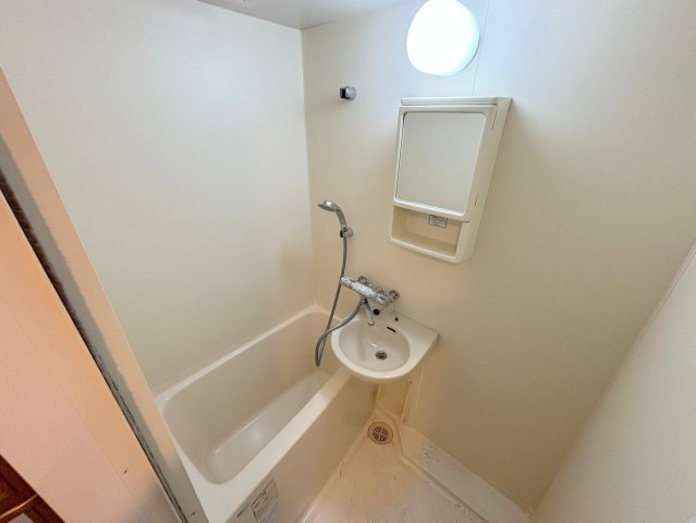 日大ロイヤル西中島の浴室