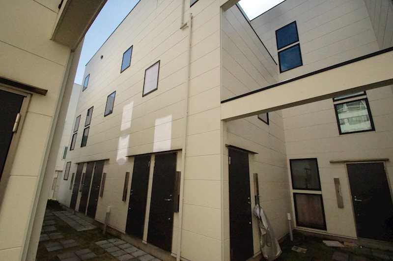 江東区亀戸５丁目のアパートのエントランス