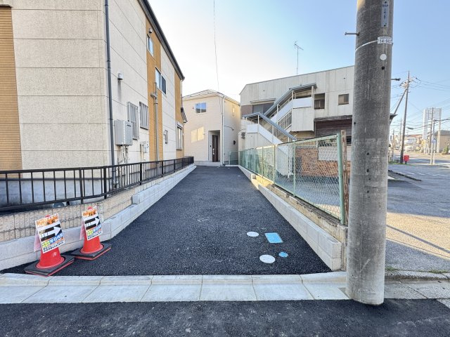 柏市塚崎１丁目新築戸建【大津ヶ丘第二小学校：5分】の駐車場|1号棟駐車スペース・縦列２台駐車可