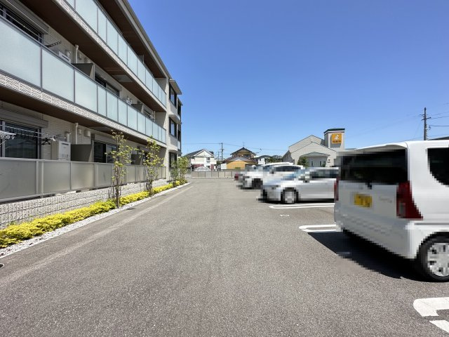 シャーメゾン パンの駐車場