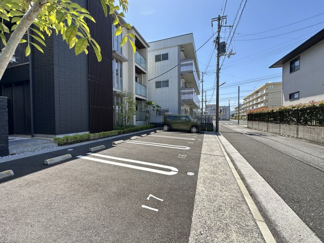 シャーメゾン パンの駐車場