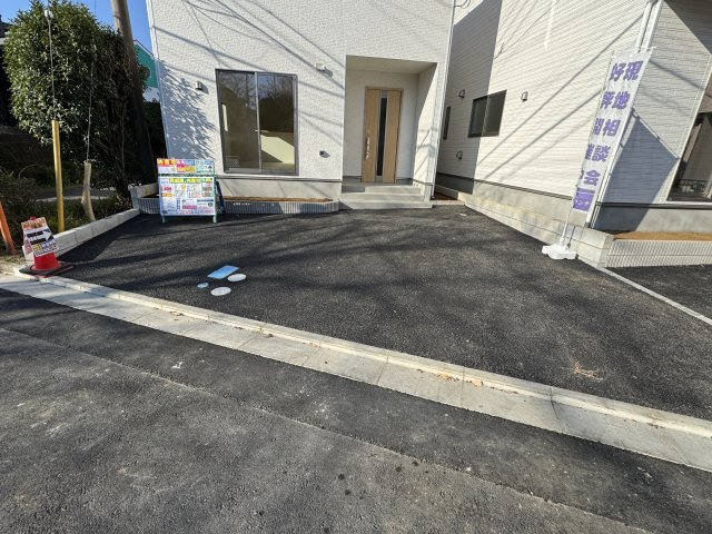 柏市塚崎１丁目新築戸建【大津ヶ丘第二小学校：5分】の駐車場|3号棟駐車スペース・並列２台駐車可