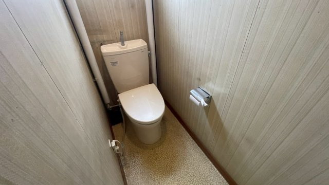 川端町貸倉庫事務所のトイレ