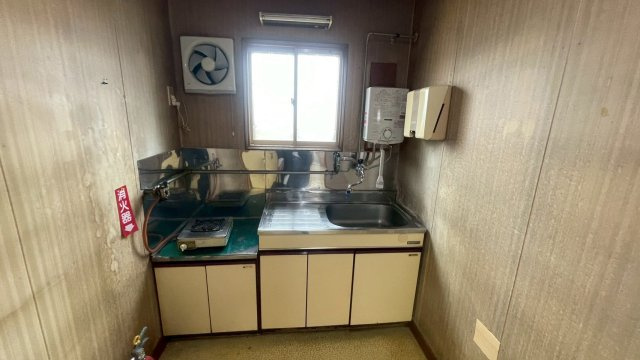 川端町貸倉庫事務所のキッチン