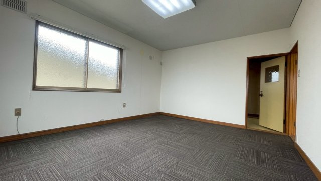 川端町貸倉庫事務所の居間・リビング