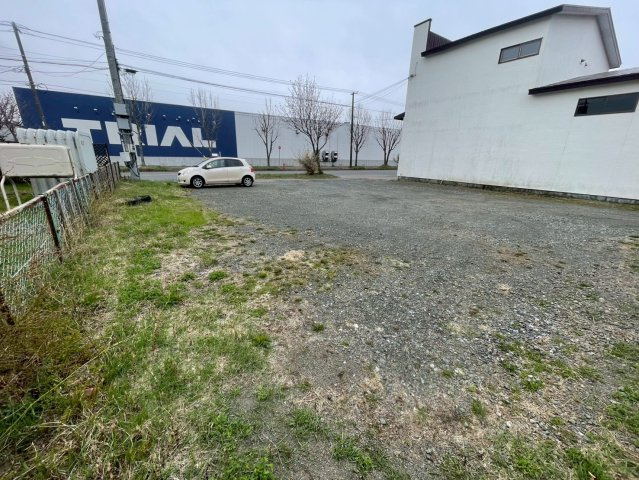 川端町貸倉庫事務所の庭