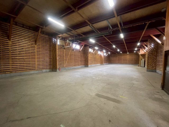 川端町貸倉庫事務所のロビー