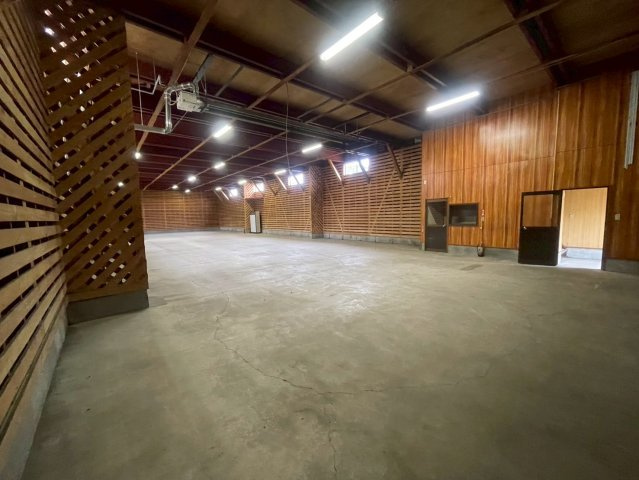 川端町貸倉庫事務所のロビー