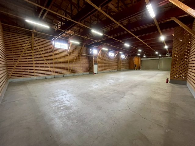 川端町貸倉庫事務所のロビー