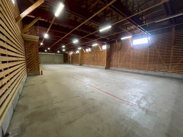 川端町貸倉庫事務所のロビー