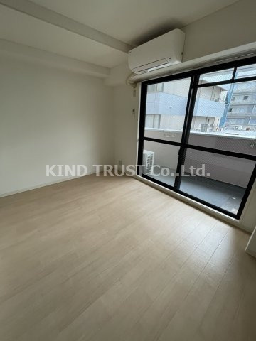 アルファ西天満の洋室|使い勝手のいい洋室です