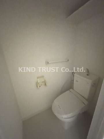 アルファ西天満のトイレ|落ち着いた色調のトイレです