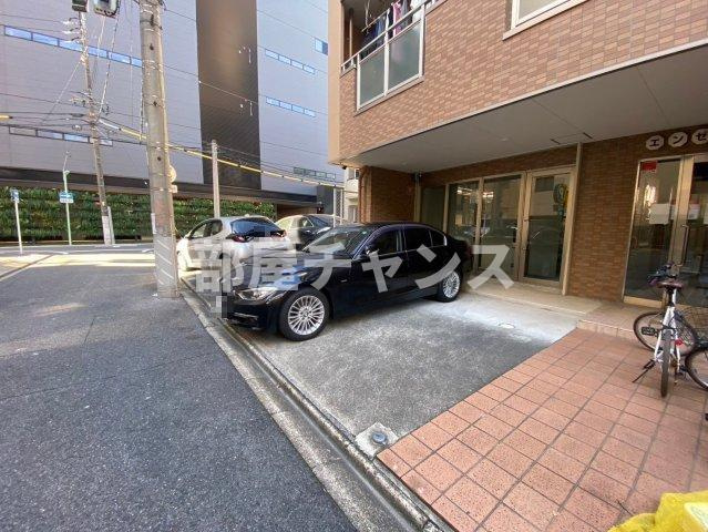 エンゼル栄の駐車場