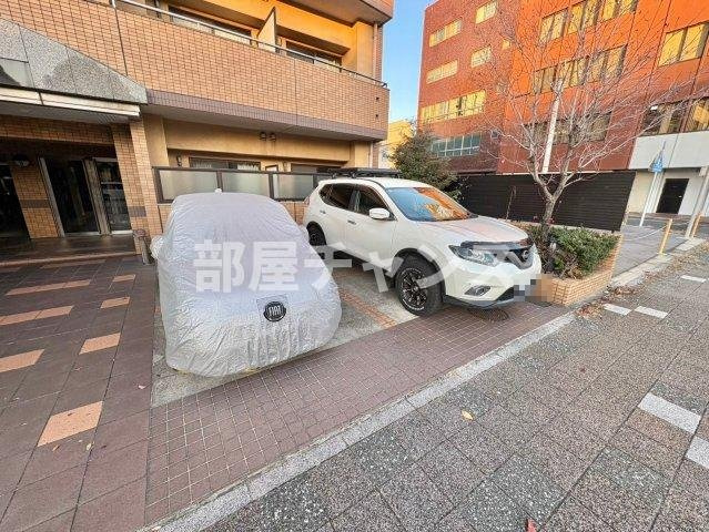 グランメール城西の駐車場