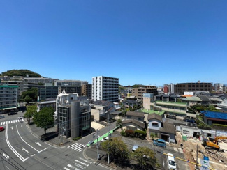 【展望】 | 前方に遮るものがない最上階からの見晴らしは抜群です！バルコニーからは大きな青空の眺めが最高です