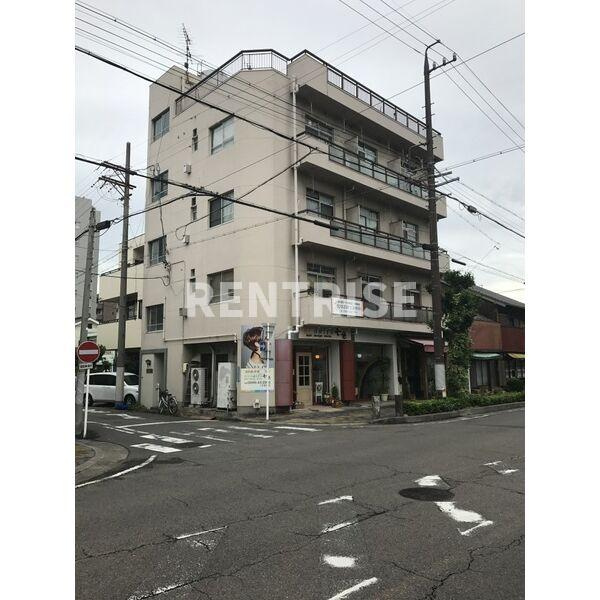 駅西ビルの駐車場